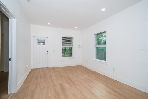 Villa ou maison à louer à Tampa, Floride: 3 chambres, 131.18 m2 № 2167698 - photo 12