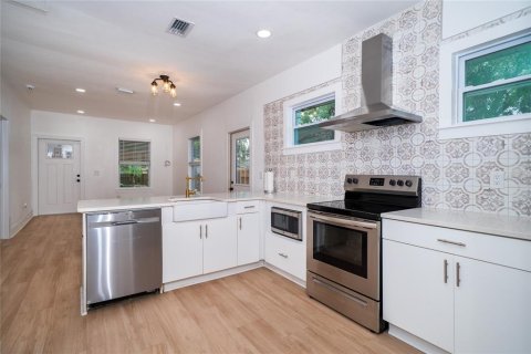 Villa ou maison à louer à Tampa, Floride: 3 chambres, 131.18 m2 № 2167698 - photo 14