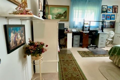 House in Pinellas Park, Florida 2 bedrooms, 143.63 sq.m. № 2151721 - photo 28