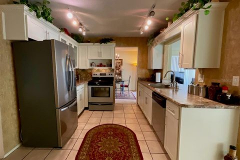 House in Pinellas Park, Florida 2 bedrooms, 143.63 sq.m. № 2151721 - photo 12