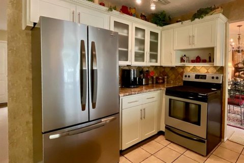 House in Pinellas Park, Florida 2 bedrooms, 143.63 sq.m. № 2151721 - photo 9