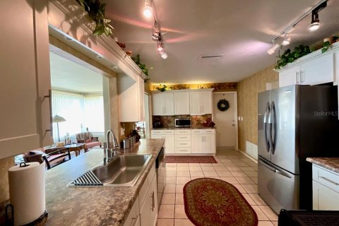 House in Pinellas Park, Florida 2 bedrooms, 143.63 sq.m. № 2151721 - photo 8