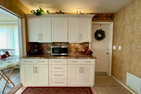 House in Pinellas Park, Florida 2 bedrooms, 143.63 sq.m. № 2151721 - photo 11