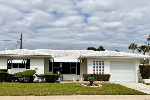 House in Pinellas Park, Florida 2 bedrooms, 143.63 sq.m. № 2151721