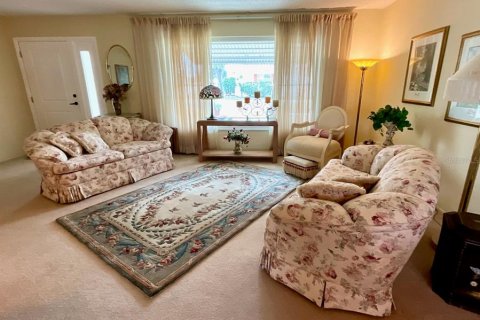 House in Pinellas Park, Florida 2 bedrooms, 143.63 sq.m. № 2151721 - photo 5