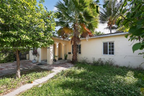 Casa en Miami Beach, Florida 3 dormitorios, 126.35 m2 № 2255175