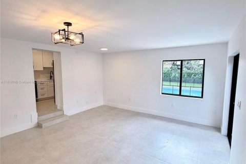 Villa ou maison à vendre à Hialeah, Floride: 5 chambres, 205.13 m2 № 1974464 - photo 8