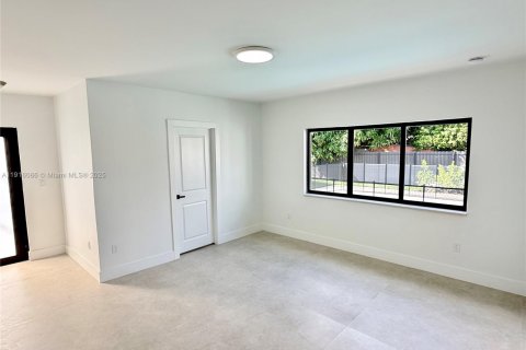 Villa ou maison à vendre à Hialeah, Floride: 5 chambres, 205.13 m2 № 1974464 - photo 10