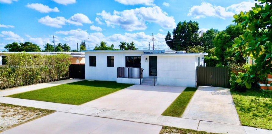 Villa ou maison à Hialeah, Floride 5 chambres, 205.13 m2 № 1974464