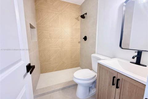 Villa ou maison à vendre à Hialeah, Floride: 5 chambres, 205.13 m2 № 1974464 - photo 12