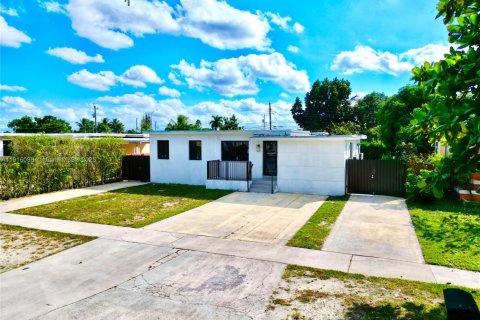 Villa ou maison à vendre à Hialeah, Floride: 5 chambres, 205.13 m2 № 1974464 - photo 2