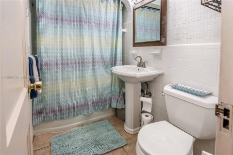 Casa en venta en Hollywood, Florida, 3 dormitorios, 170.2 m2 № 2271046 - foto 17