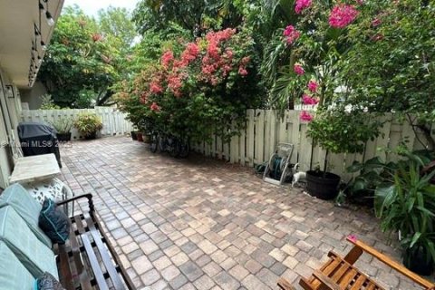 Adosado en venta en Miami, Florida, 2 dormitorios, 120.77 m2 № 1833977 - foto 2