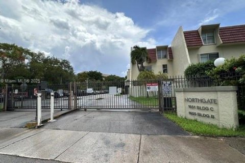 Adosado en venta en Miami, Florida, 2 dormitorios, 120.77 m2 № 1833977 - foto 14