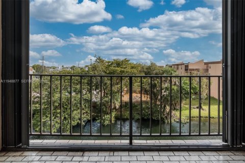 Condo in Miami, Florida, 2 bedrooms  № 2004694 - photo 22