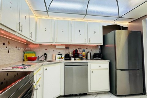 Купить кондоминиум в Авентура, Флорида 1 спальня, 81.1м2, № 2154808 - фото 16