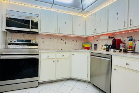 Купить кондоминиум в Авентура, Флорида 1 спальня, 81.1м2, № 2154808 - фото 17