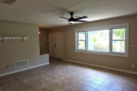 Villa ou maison à louer à Seminole, Floride: 3 chambres, 142.33 m2 № 2387390 - photo 6