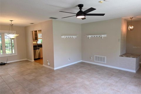 Villa ou maison à louer à Seminole, Floride: 3 chambres, 142.33 m2 № 2387390 - photo 5