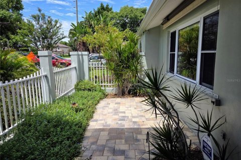 Villa ou maison à louer à Seminole, Floride: 3 chambres, 142.33 m2 № 2387390 - photo 4