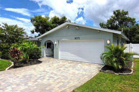Villa ou maison à louer à Seminole, Floride: 3 chambres, 142.33 m2 № 2387390 - photo 2