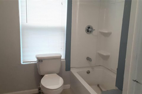 Immobilier commercial à vendre à Daytona Beach, Floride: 4 chambres, 206.24 m2 № 1827642 - photo 10