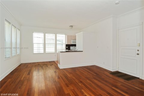 Купить кондоминиум в Майами-Бич, Флорида 2 спальни, 74.32м2, № 2051816 - фото 3