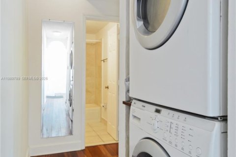 Купить кондоминиум в Майами-Бич, Флорида 2 спальни, 74.32м2, № 2051816 - фото 11