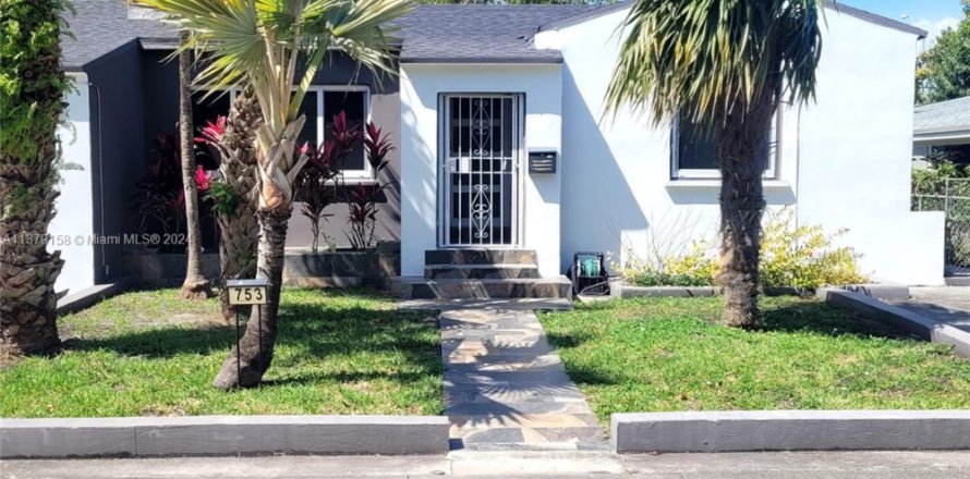 Villa ou maison à Miami, Floride 4 chambres, 203.46 m2 № 1797697