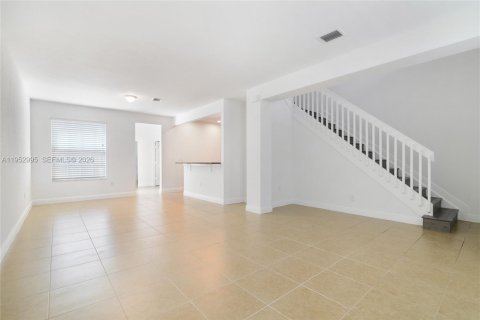 Copropriété à louer à Pembroke Pines, Floride: 3 chambres, 178.74 m2 № 2008730 - photo 4