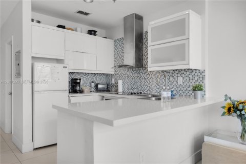 Condo in Miami Beach, Florida, 1 bedroom  № 2075347 - photo 15