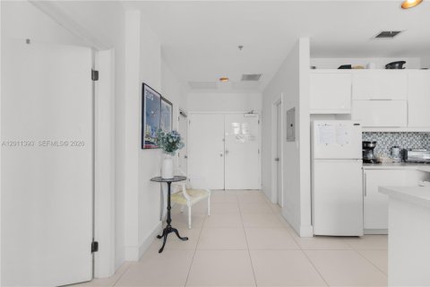 Condo in Miami Beach, Florida, 1 bedroom  № 2075347 - photo 16