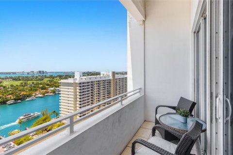 Condo in Miami Beach, Florida, 1 bedroom  № 2075347 - photo 2