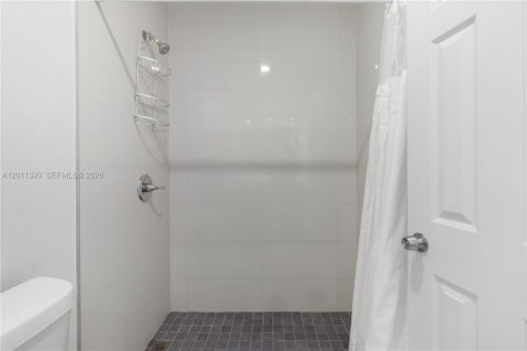 Condo in Miami Beach, Florida, 1 bedroom  № 2075347 - photo 26