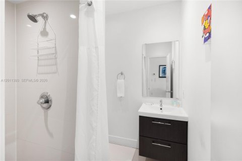 Condo in Miami Beach, Florida, 1 bedroom  № 2075347 - photo 4