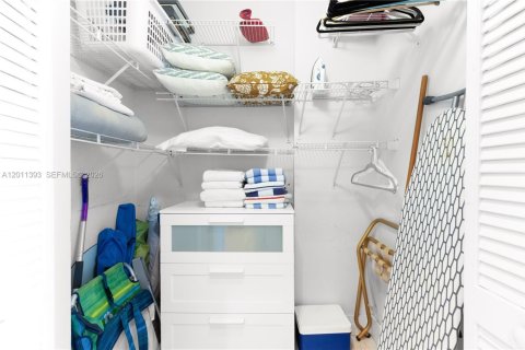 Condo in Miami Beach, Florida, 1 bedroom  № 2075347 - photo 24