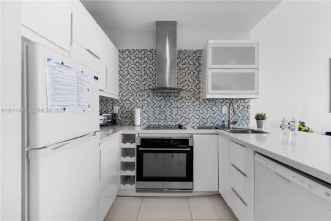 Condo in Miami Beach, Florida, 1 bedroom  № 2075347 - photo 7