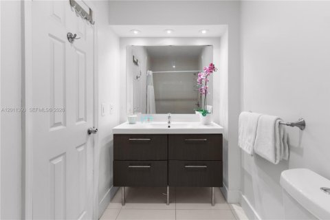 Condo in Miami Beach, Florida, 1 bedroom  № 2075347 - photo 27