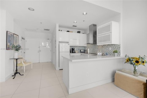 Condo in Miami Beach, Florida, 1 bedroom  № 2075347 - photo 14