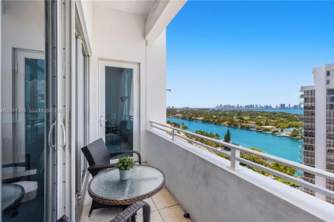 Condo in Miami Beach, Florida, 1 bedroom  № 2075347 - photo 29