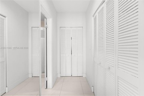 Condo in Miami Beach, Florida, 1 bedroom  № 2075347 - photo 22