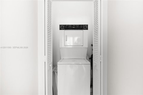 Condo in Miami Beach, Florida, 1 bedroom  № 2075347 - photo 23