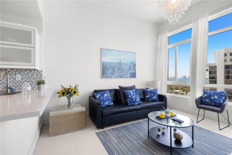 Condo in Miami Beach, Florida, 1 bedroom  № 2075347 - photo 10