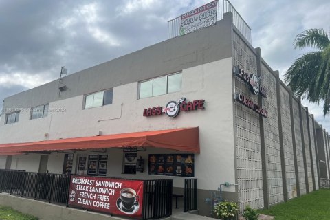 Commercial property in Miami Gardens, Florida № 2053731