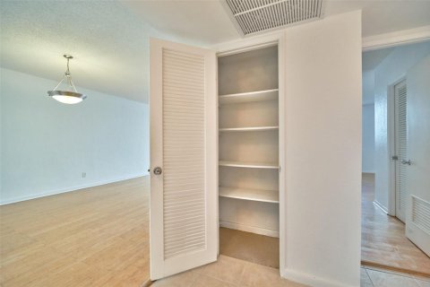 Купить кондоминиум в Санни-Айлс-Бич, Флорида 3 комнаты, 92.9м2, № 2083021 - фото 9