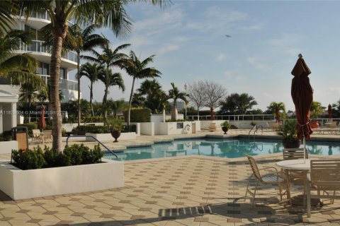 Condominio en venta en Aventura, Florida, 2 dormitorios, 220.18 m2 № 1935241 - foto 25
