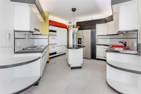 Condominio en venta en Aventura, Florida, 2 dormitorios, 220.18 m2 № 1935241 - foto 13