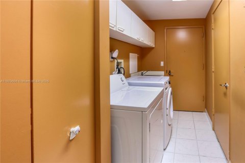 Condominio en venta en Aventura, Florida, 2 dormitorios, 220.18 m2 № 1935241 - foto 21