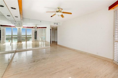 Condominio en venta en Aventura, Florida, 2 dormitorios, 220.18 m2 № 1935241 - foto 16