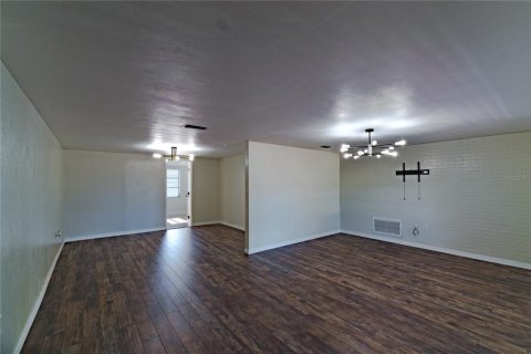 Casa en venta en Port Richey, Florida, 3 dormitorios, 153.2 m2 № 2202547 - foto 5